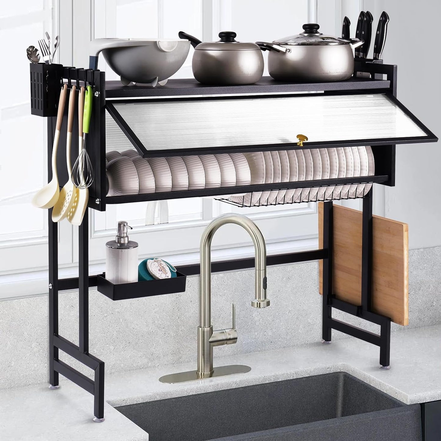 Organizador de cocina sobre lavaplatos